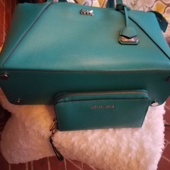 Sold - Picture 3 of 4